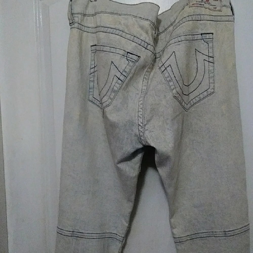 True Religion Light Gray Skinny Jeans with Striped Knees